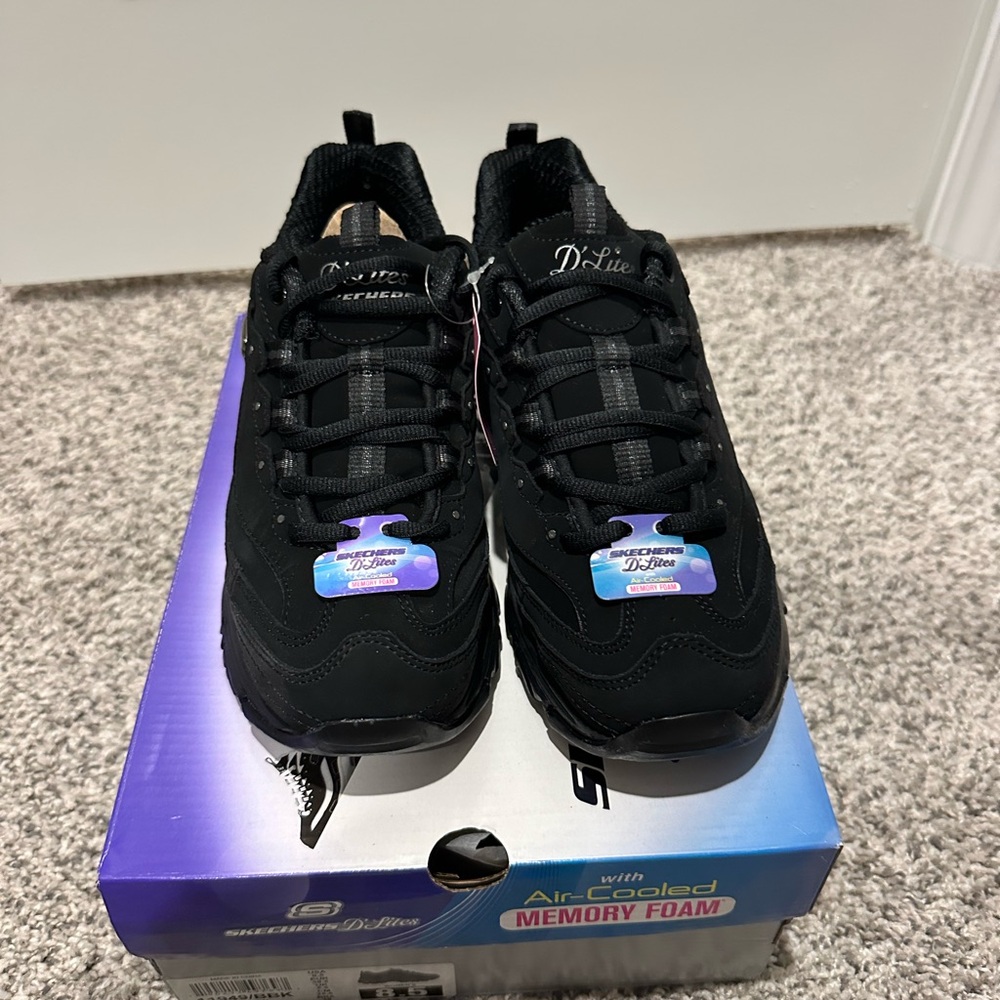 Skechers D'Lites Black Sneakers with Air-Cooled Comfort